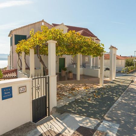 Apartments Lux Bol Exterior foto